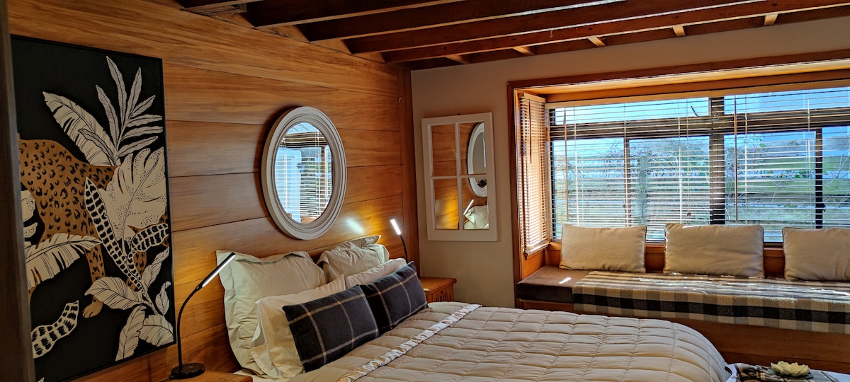 Bedroom 1 image 4