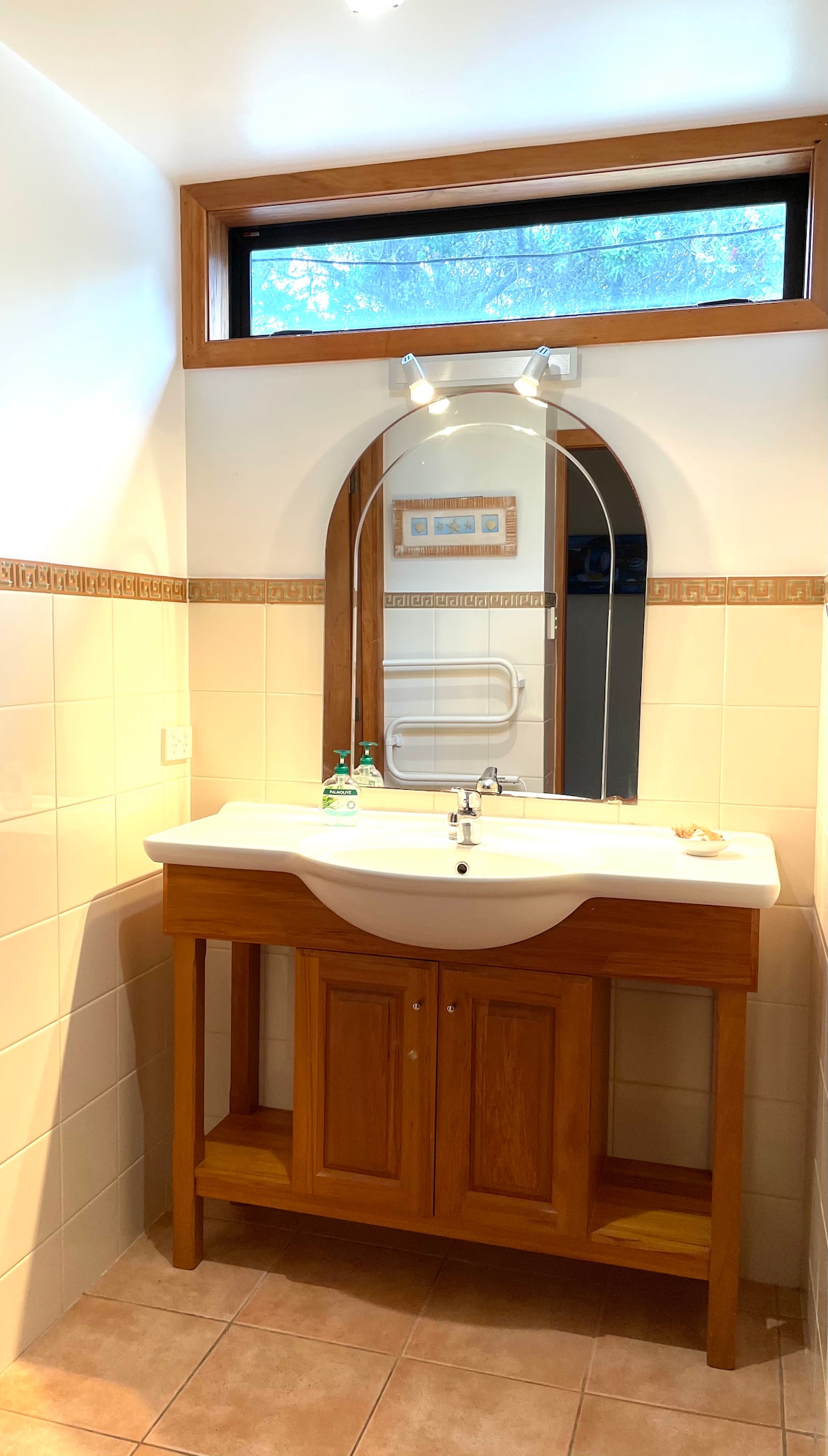 Full bathroom 1 image 1