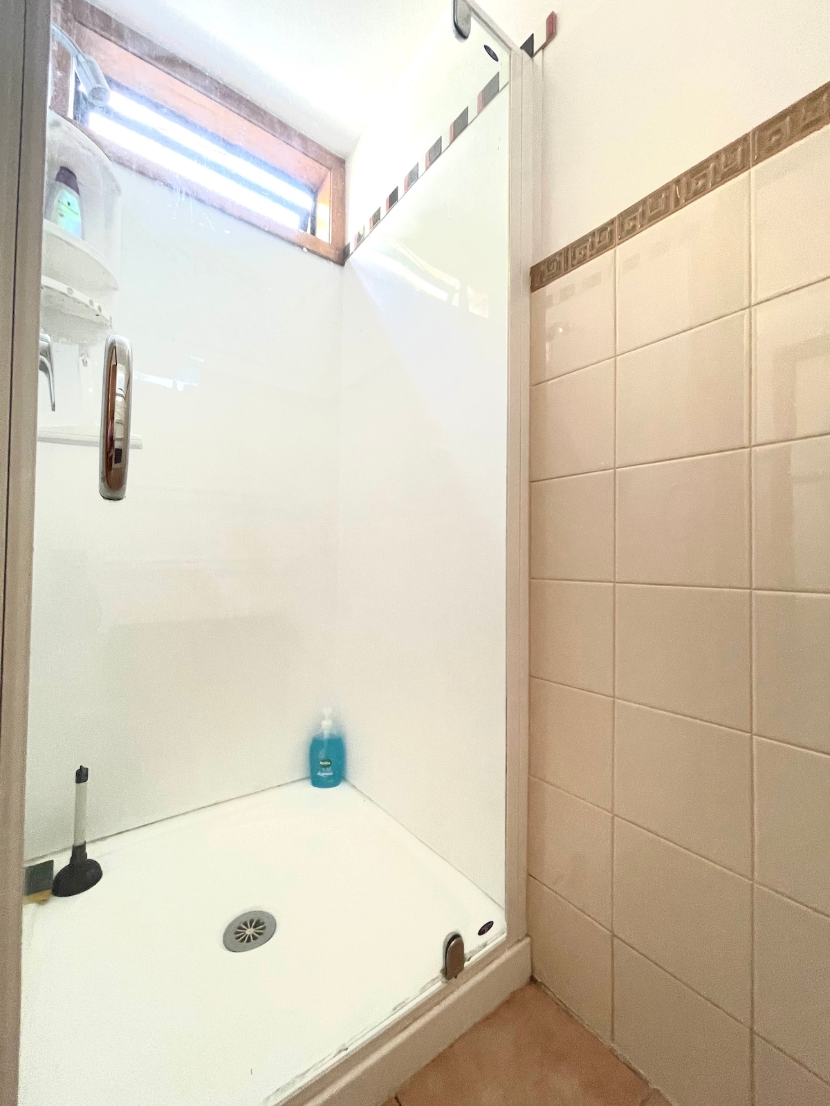 Full bathroom 2 image 1