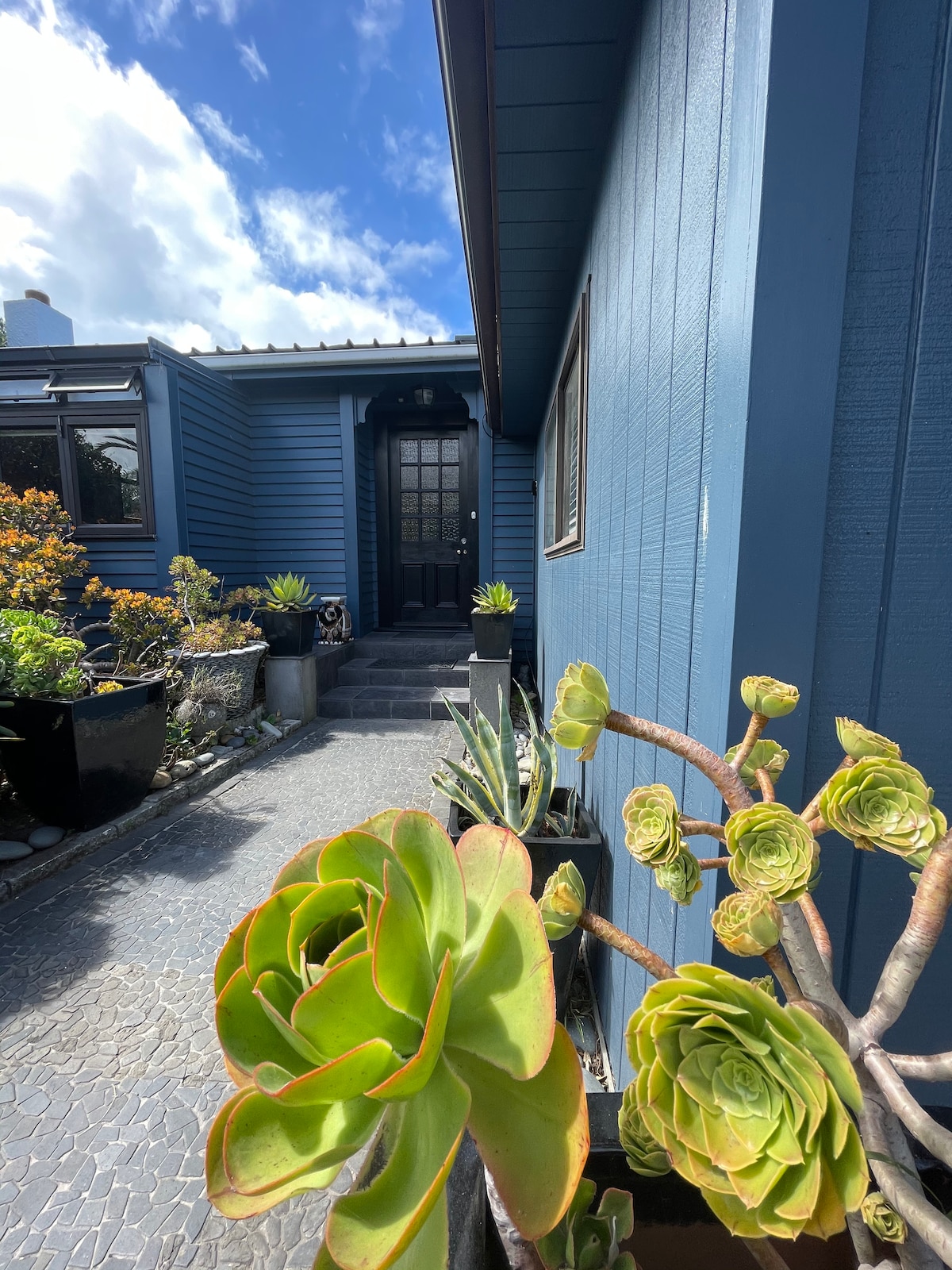 Exterior image 1